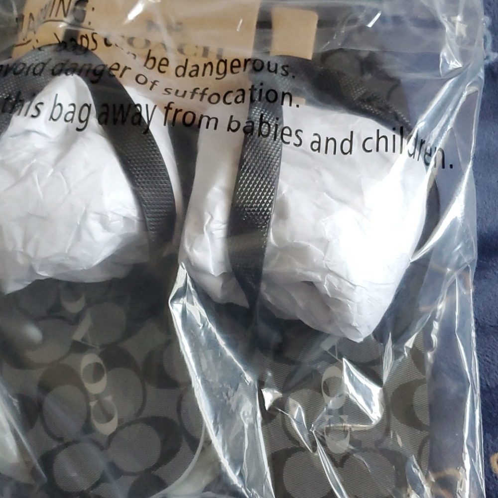Coach gorgeous bagged flip flops black